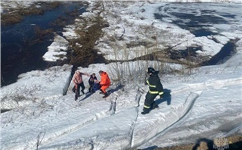В Енисейске мужчина спас тонущего в ледяной реке ребенка