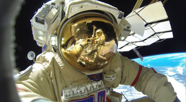 Космонавт Олег Кононенко сделал селфи в открытом космосе